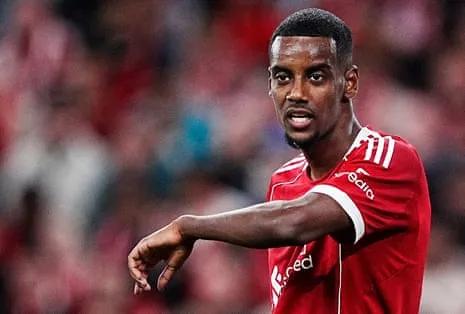 Alexander Isak's Debut Brings Star Power Despite Noticeable Lack of Match Fitness