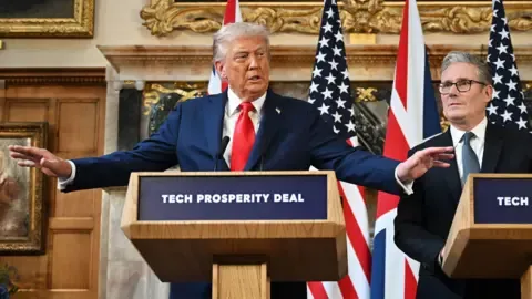 Donald Trump Suggests Starmer May Use Military to Secure UK Boundaries