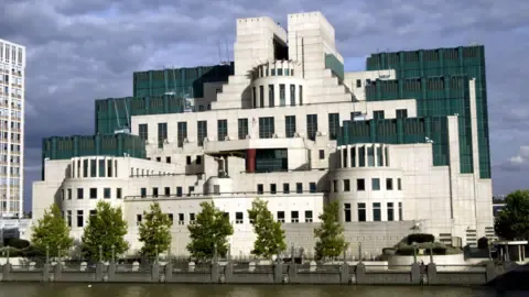MI6 Introduces Encrypted Platform to Recruit Agents in Russia